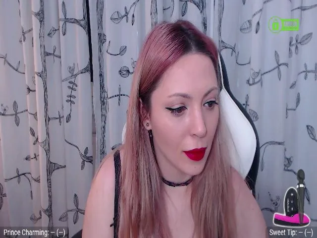 Live sex webcam photo for CharmingKARLA #272040862