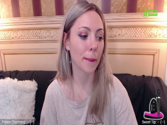 Live sex webcam photo for CharmingKARLA #273665402