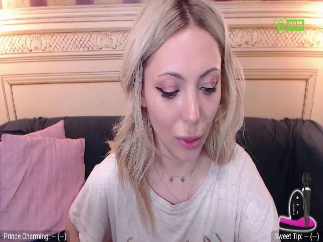 Live sex webcam photo for CharmingKARLA #273824445