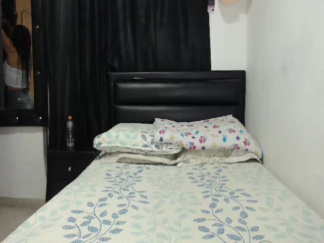 Live sex webcam photo for Charollhott #272482487