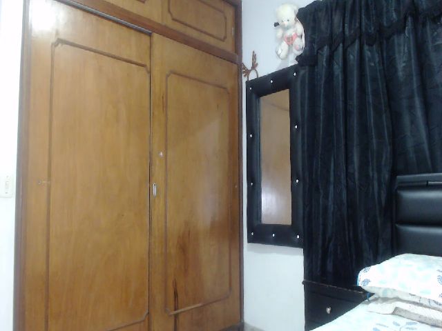 Live sex webcam photo for Charollhott #272484605