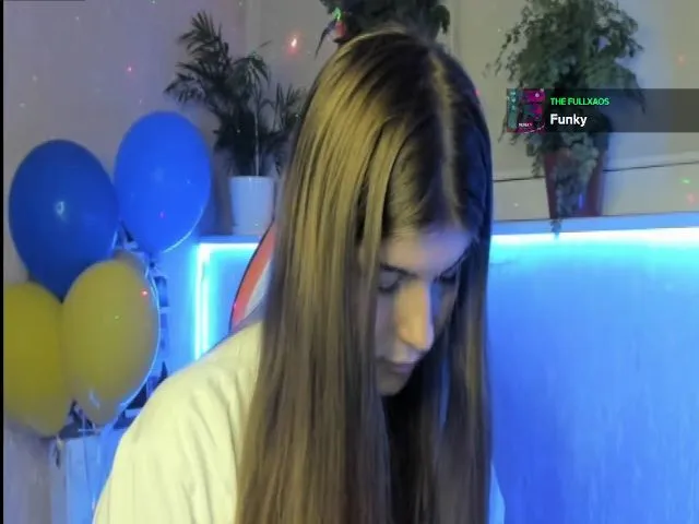 Live sex webcam photo for CheerryyPiiee #275121375