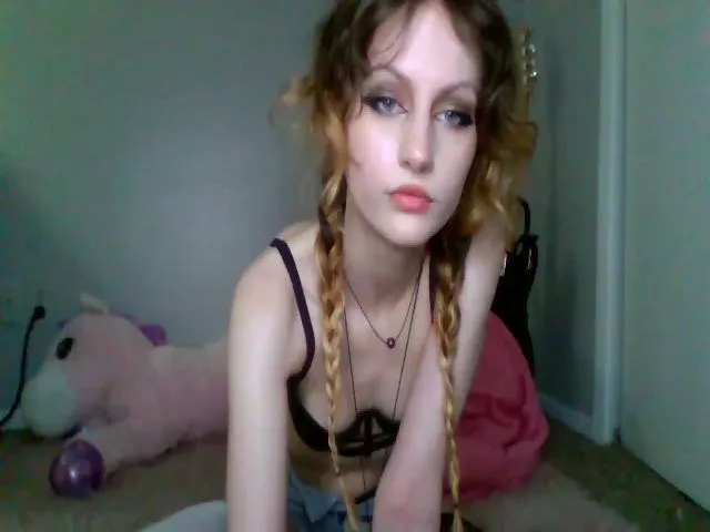 Live sex webcam photo for CherieHarlot #273353499