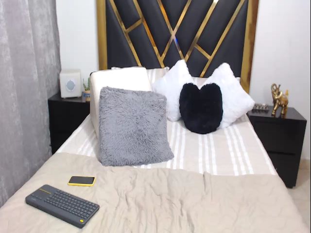 Live sex webcam photo for Cherrysexy18 #273617202