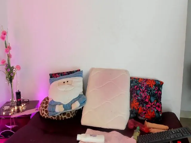 Live sex webcam photo for CherryxFire #271869148