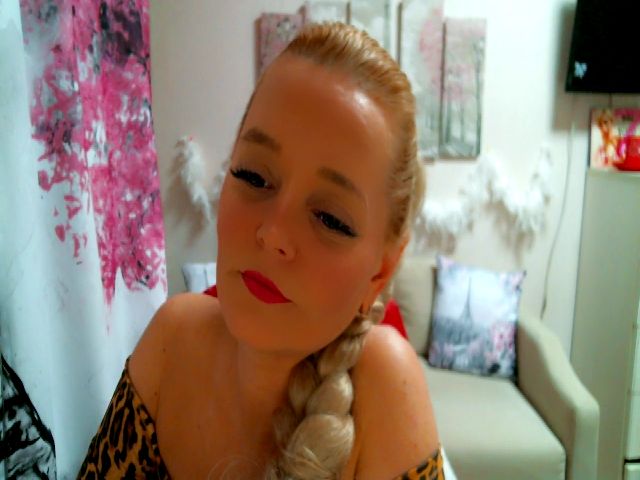 Live sex webcam photo for ChristiRoses #271980577