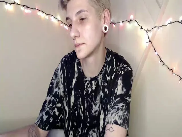 Live sex webcam photo for Chromasia #272458625