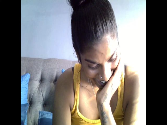 Live sex webcam photo for Ciara9 #274116106