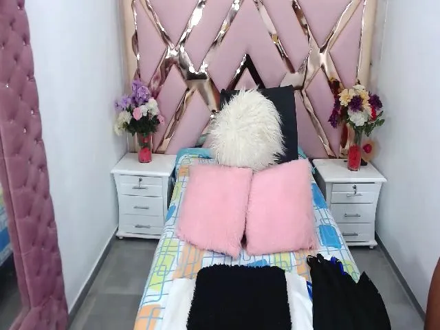 Live sex webcam photo for CiaraEbonyxxx #271767650