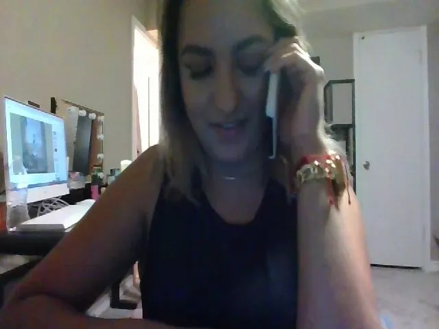 Live sex webcam photo for Cierra01 #274328708
