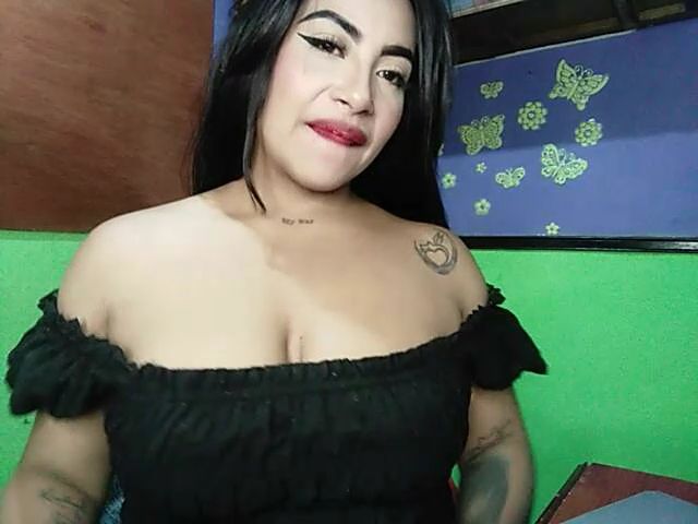 Live sex webcam photo for Cinamongirl21 #271855977