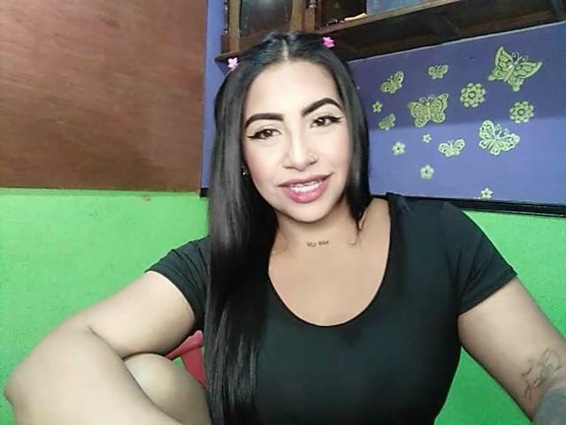 Live sex webcam photo for Cinamongirl21 #271938059