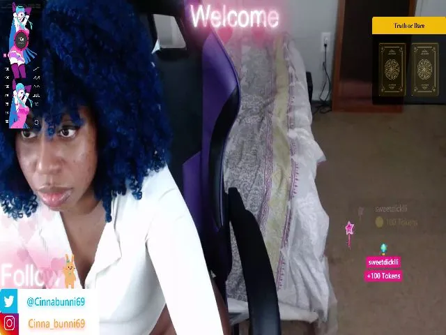 Live sex webcam photo for Cinnabunni #273279356