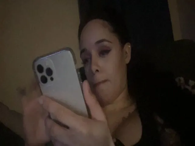 Live sex webcam photo for Cleo23 #272485881