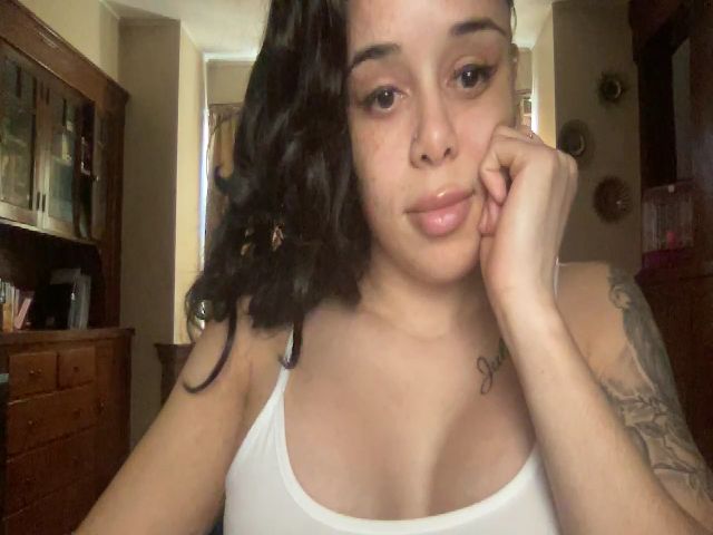 Live sex webcam photo for Cleo23 #272568838