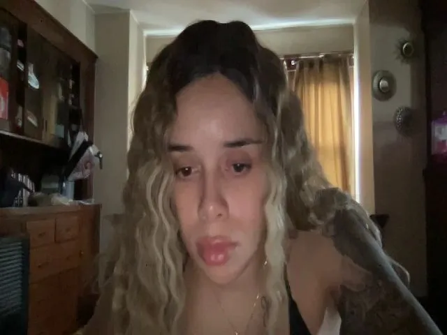 Live sex webcam photo for Cleo23 #274169617