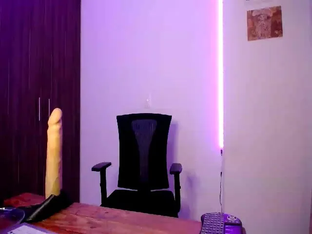 Live sex webcam photo for Cleo_________ #272262397