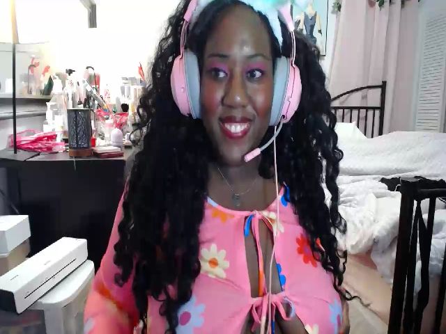 Live sex webcam photo for CocoaPixie #272276654