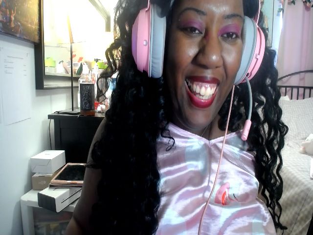 Live sex webcam photo for CocoaPixie #272359786