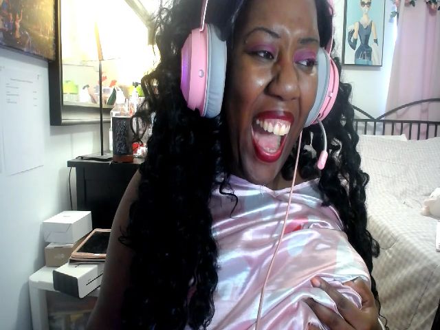 Live sex webcam photo for CocoaPixie #272359845
