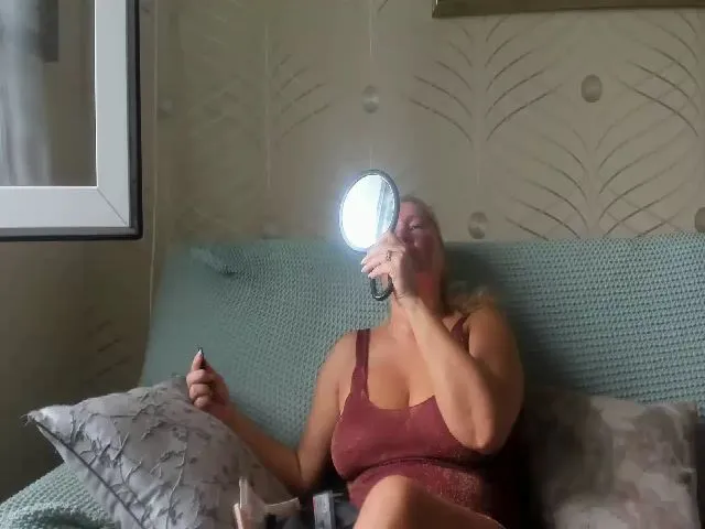 Live sex webcam photo for Come2Mommy #274231069