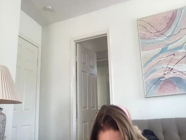 Live sex webcam photo for Comewithlexi #272984410