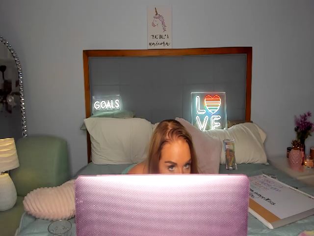 Live sex webcam photo for Comewithlexi #273115089