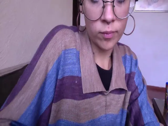 Live sex webcam photo for Connieboom #273128381