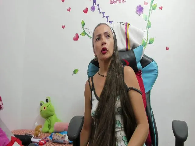 Live sex webcam photo for Coquette_sexy #272805367