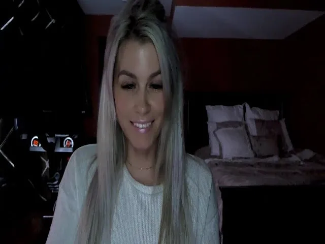 Live sex webcam photo for Cora9 #273184636