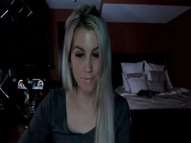 Live sex webcam photo for Cora9 #273207796