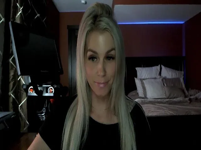 Live sex webcam photo for Cora9 #273456245