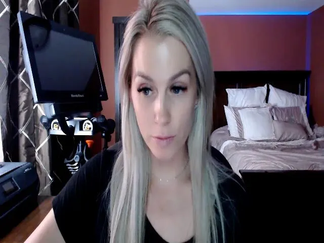 Live sex webcam photo for Cora9 #273456358