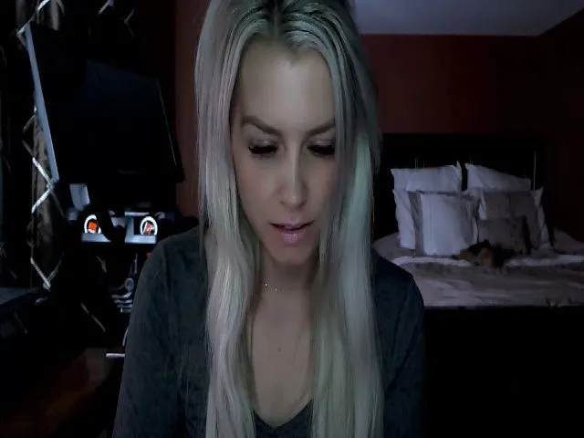 Live sex webcam photo for Cora9 #273986876