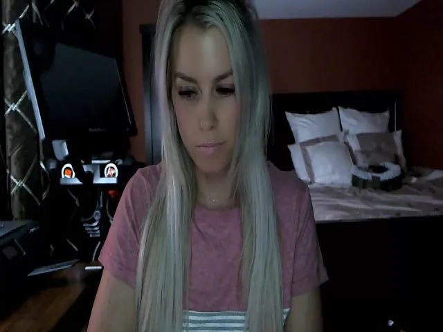 Live sex webcam photo for Cora9 #274193873