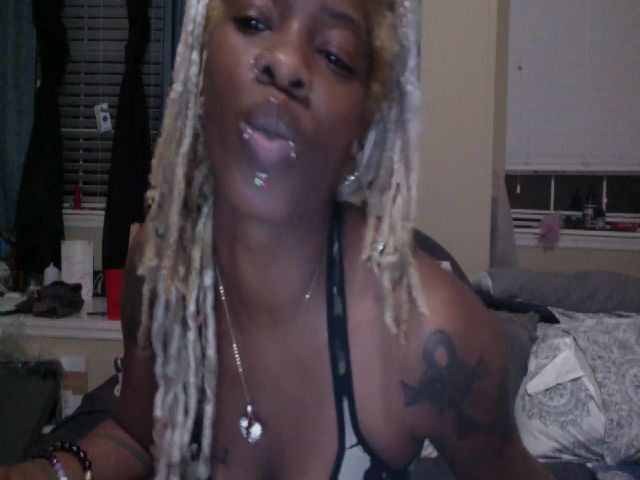 Live sex webcam photo for Crazisexikoo #272682250