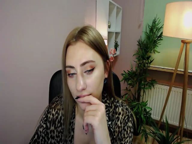 Live sex webcam photo for CrazyLAURAx #271980615