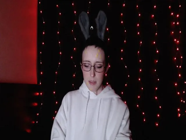 Live sex webcam photo for CreamyBun #272641696