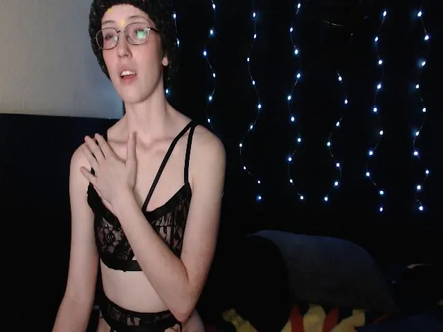 Live sex webcam photo for CreamyBun #272765065