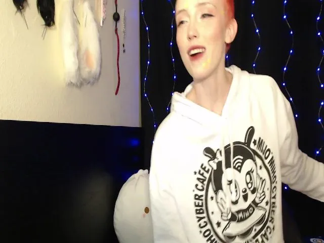 Live sex webcam photo for CreamyBun #272938691