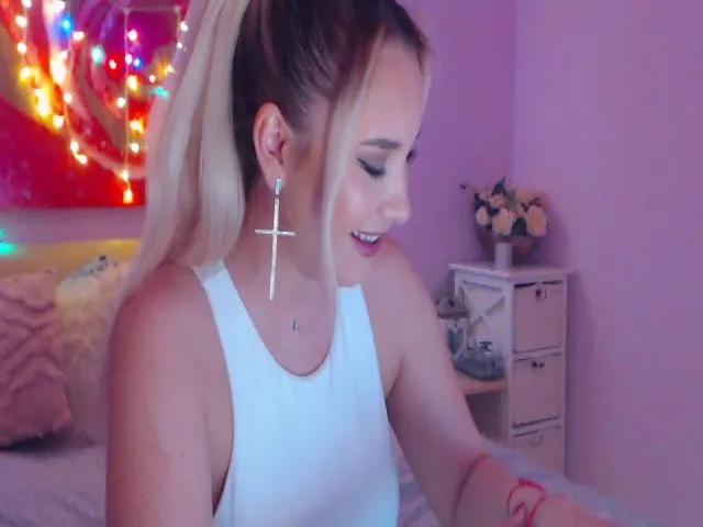 Live sex webcam photo for CrinnaMania #272605642