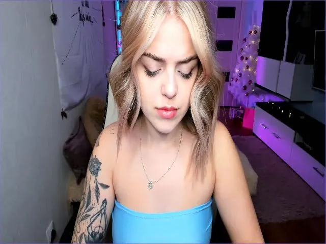Live sex webcam photo for CristalAlice #271717044