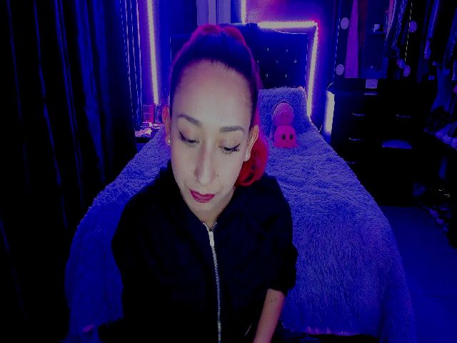 Live sex webcam photo for Cristal_kat #272199662