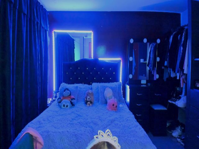 Live sex webcam photo for Cristal_kat #272415271