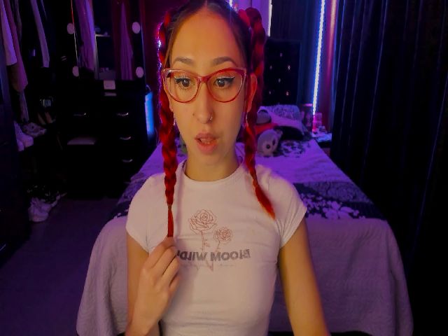 Live sex webcam photo for Cristal_kat #272782006