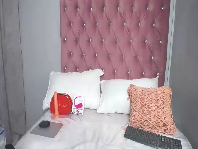 Live sex webcam photo for Cristal_zz #271763864