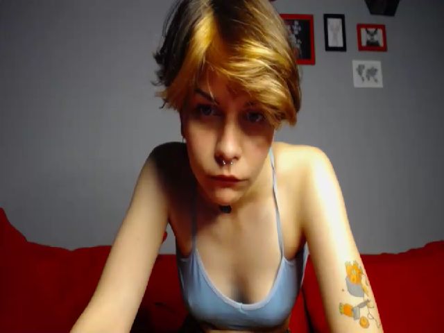 Live sex webcam photo for CrystalMolly #274597195