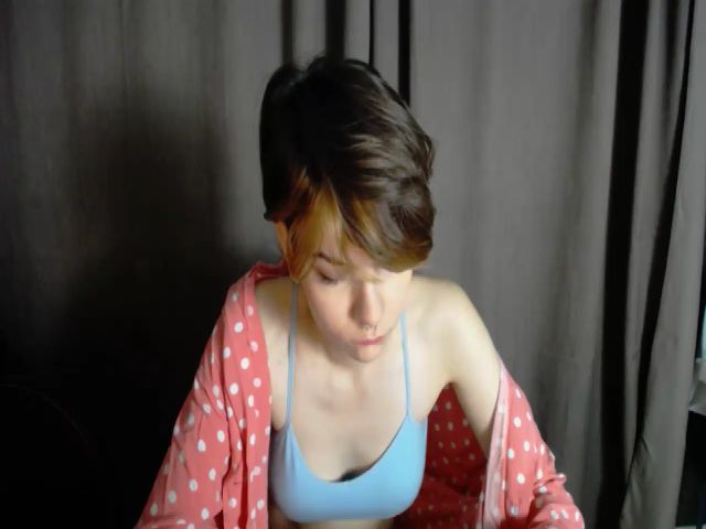 Live sex webcam photo for CrystalMolly #274943106