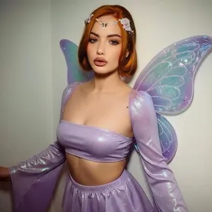 Live sex webcam photo for CrystalMoon8 #292857082