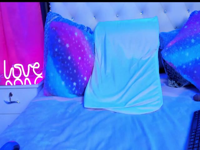 Live sex webcam photo for CrystalRoose #272723793